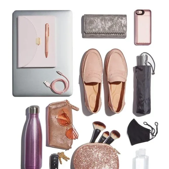 NWT - Only 1 Left- COACH Gallery Tote In Signature Canvas -Beautiful and Useful - Picture 9 of 16